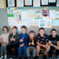 Kolorowe prace ku czci biblioteki szkolnej i książek. (4)