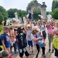 Uczniowie w czasie zwiedzania (1)