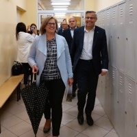 Goście w czasie poznawania placówki. (5)