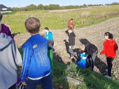 Klasa 2 zbiera śmieci (1)