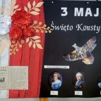 Społeczność szkolna w czasie obchodów. (3)