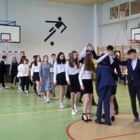 Społeczność szkolna w czasie obchodów. (2)