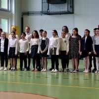 Społeczność szkolna w czasie obchodów. (4)