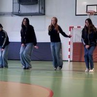 Społeczność szkolna w czasie obchodów. (6)