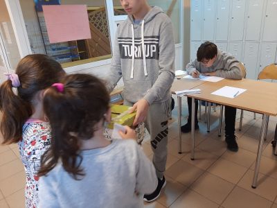 Głosowanie klas młodszych. (4)