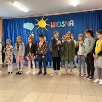 Uczniowie podczas występu (1)