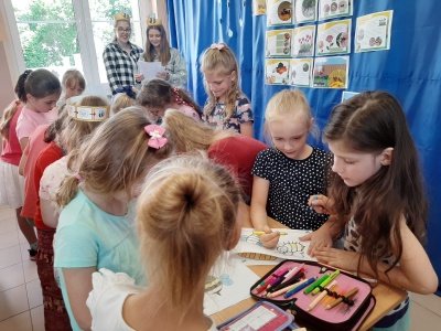 Klasa 1 rozwiązuje łamigłówki (4)